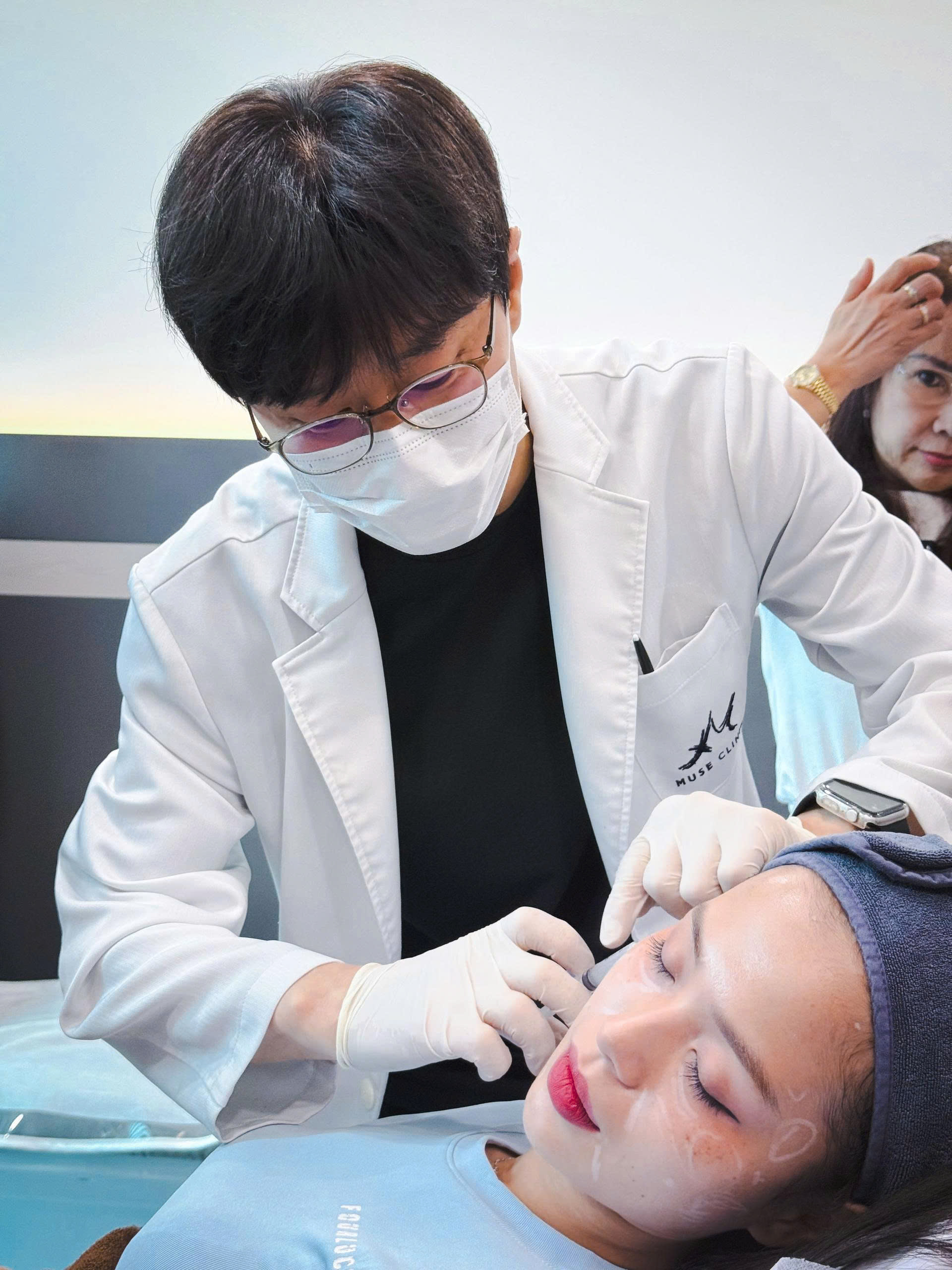 BỘ 3 TRẺ HÓA VÙNG MẮT THẾ HỆ MỚI KHÔNG CẦN PHẪU THUẬT - GIẢI PHÁP CHO ĐÔI MẮT TƯƠI TRẺ TỰ NHIÊN 